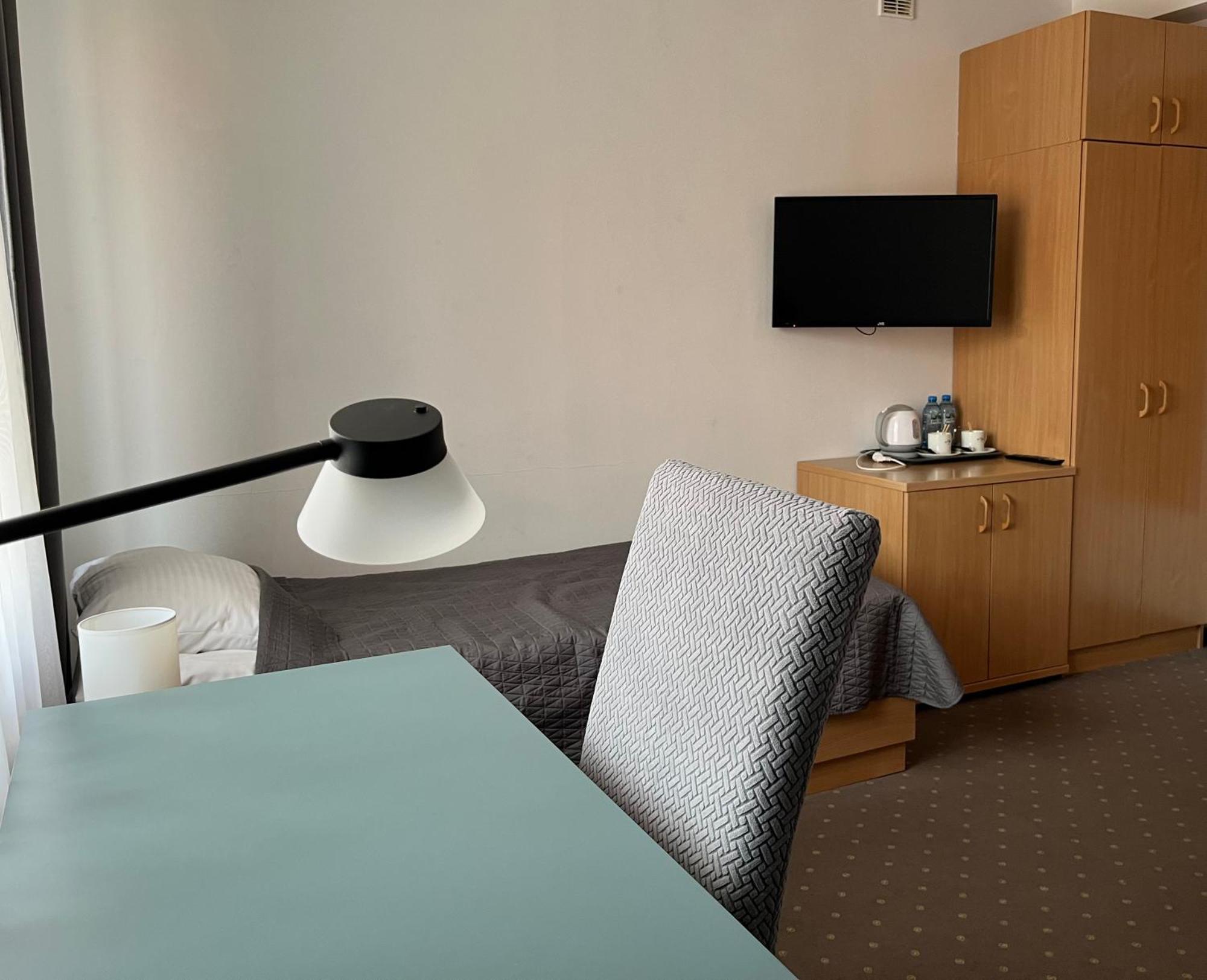 Hotel Dom Polonii 오스트로다 외부 사진