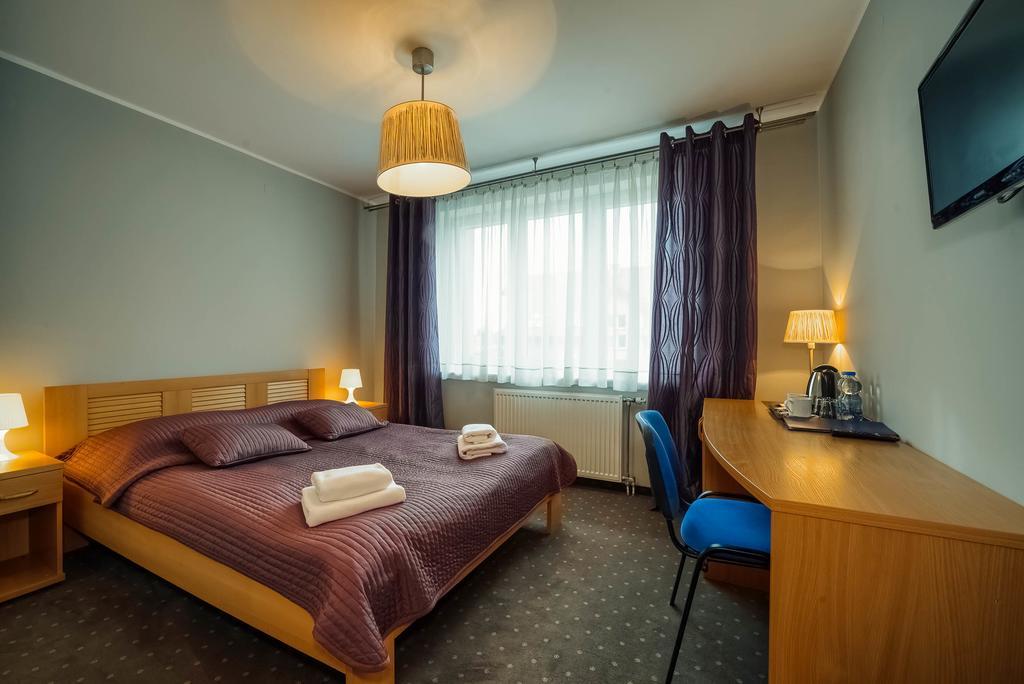 Hotel Dom Polonii 오스트로다 외부 사진