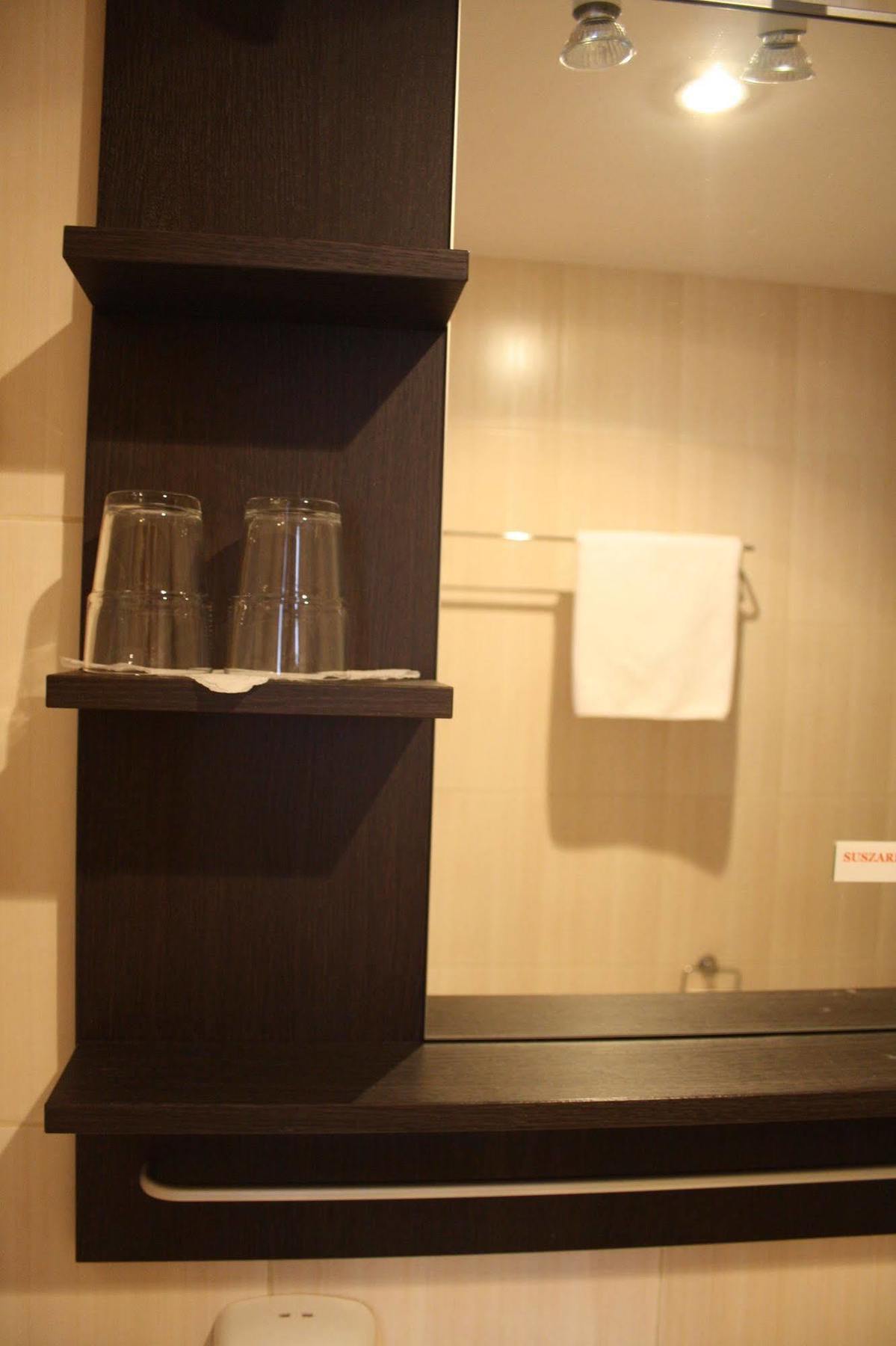 Hotel Dom Polonii 오스트로다 외부 사진