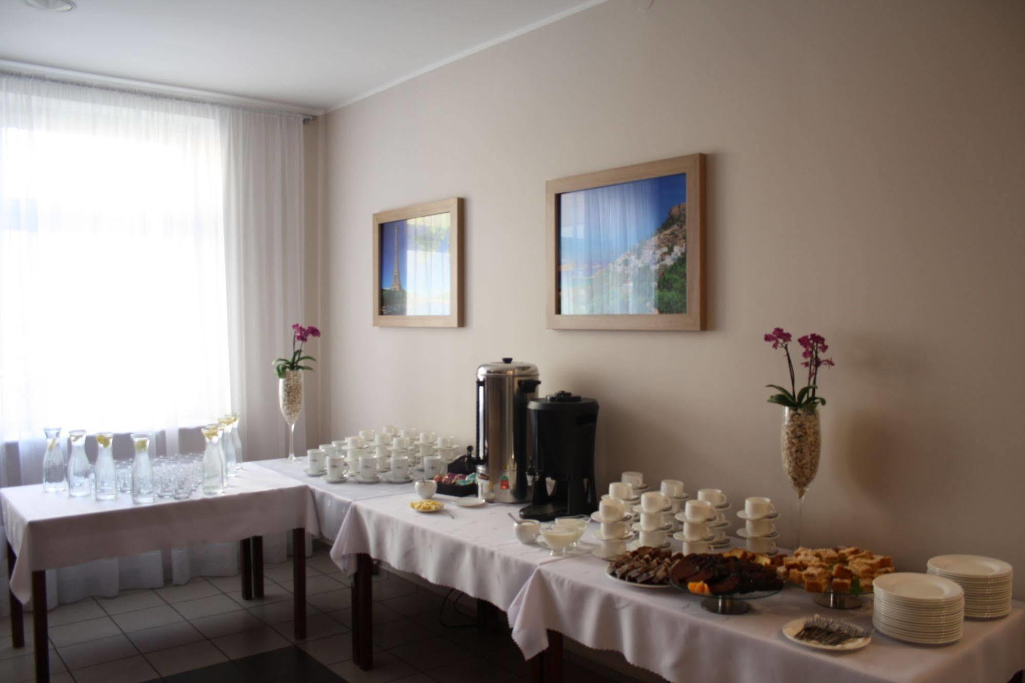 Hotel Dom Polonii 오스트로다 외부 사진